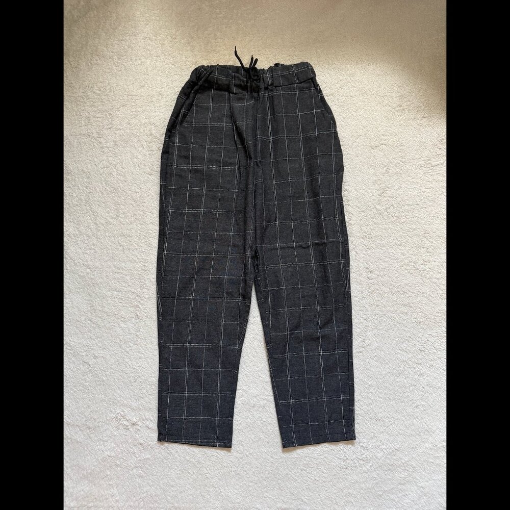 Gray Elasticized Mid Rise Cropped Pants